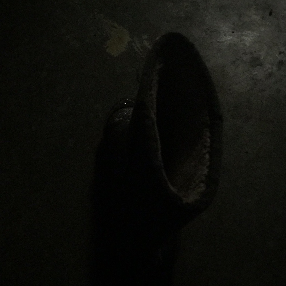Hey guys I am selling boots for girls $10 size 2.
